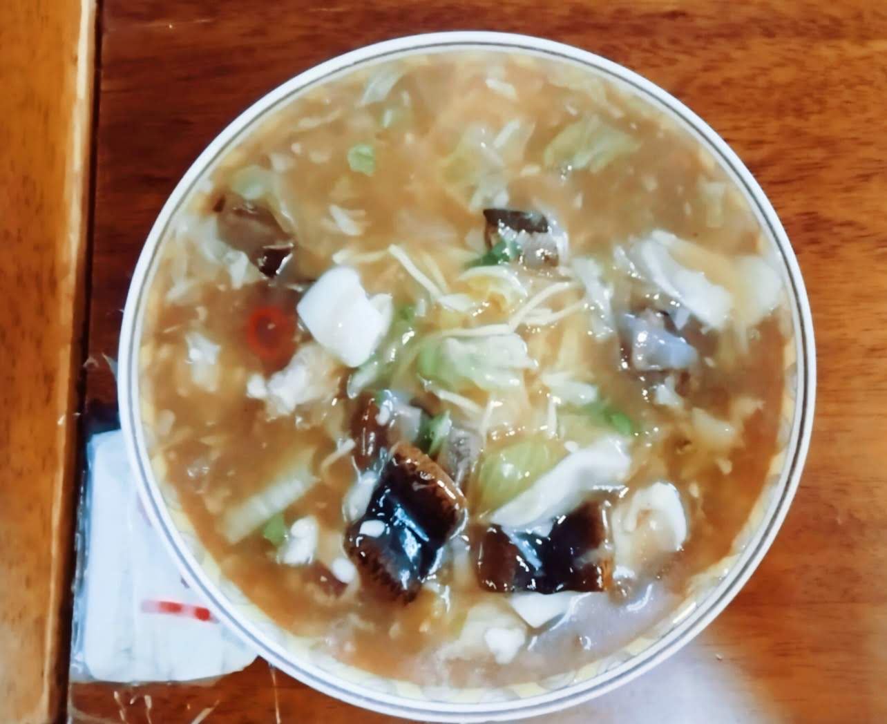 怪人花枝鱔魚麵-怪人花枝鱔魚麵的花枝鱔魚羹麵,勾芡湯頭配鱔魚片與高麗菜