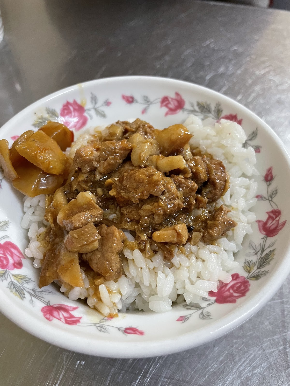 土庫鄧肉圓-土庫鄧肉圓的滷肉飯,肥瘦相間肉燥淋在白飯上,香氣四溢