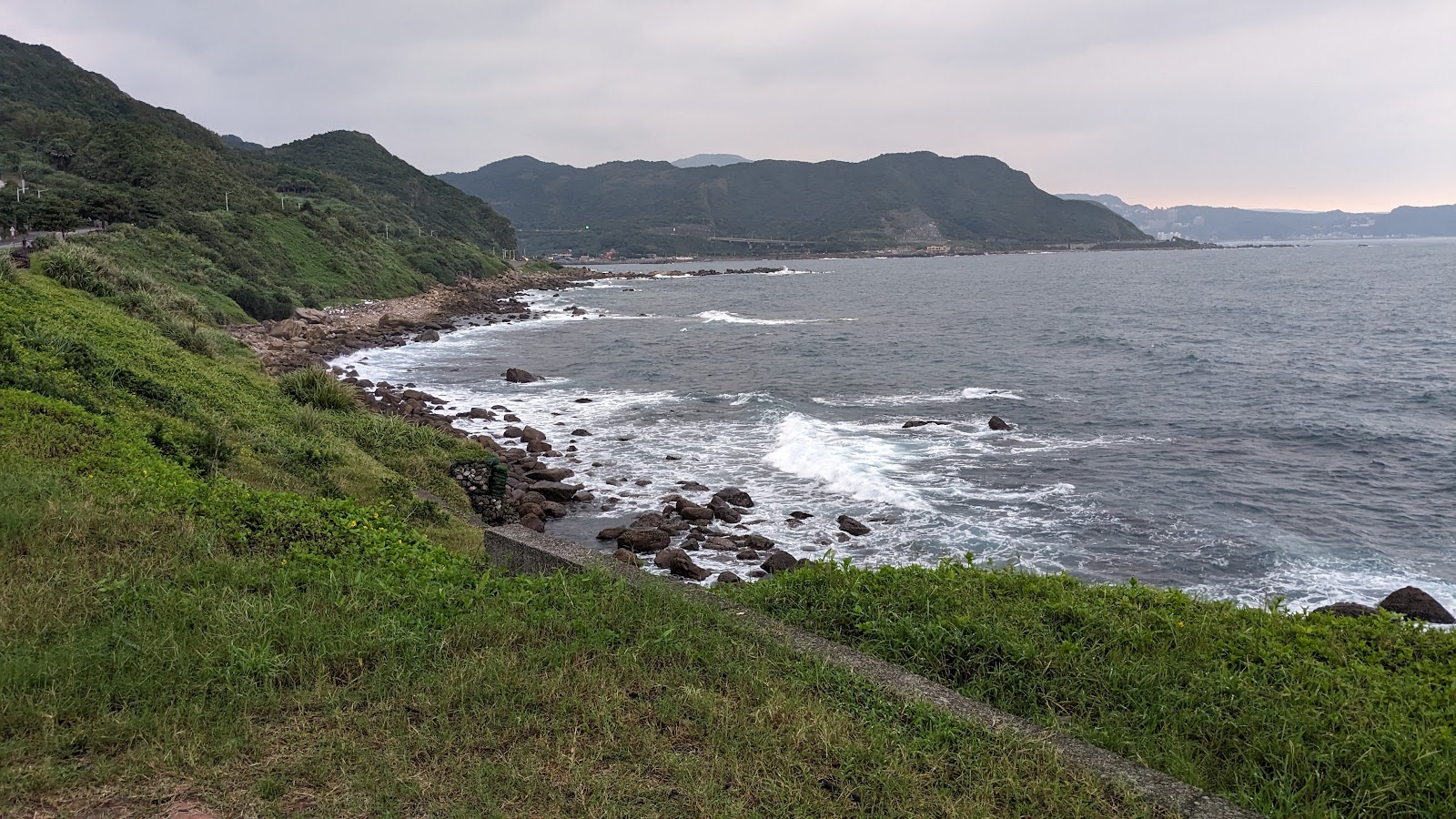 外木山濱海大道海岸線步道遠景