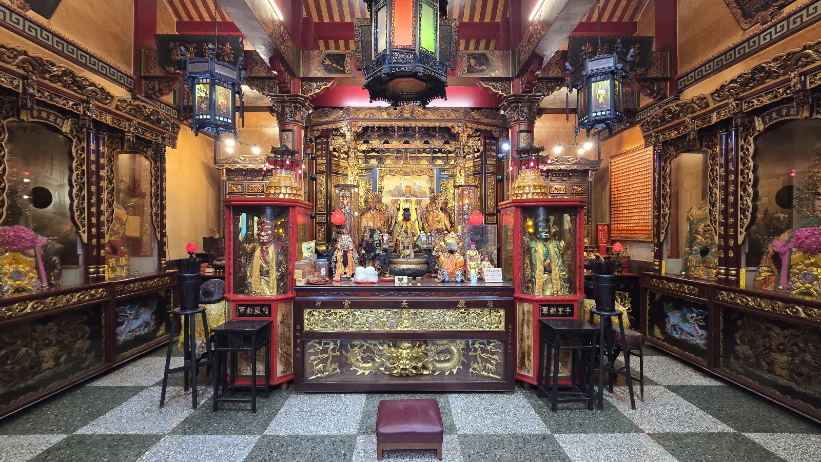 艋舺啟天宮料舘媽祖正殿金碧輝煌全景