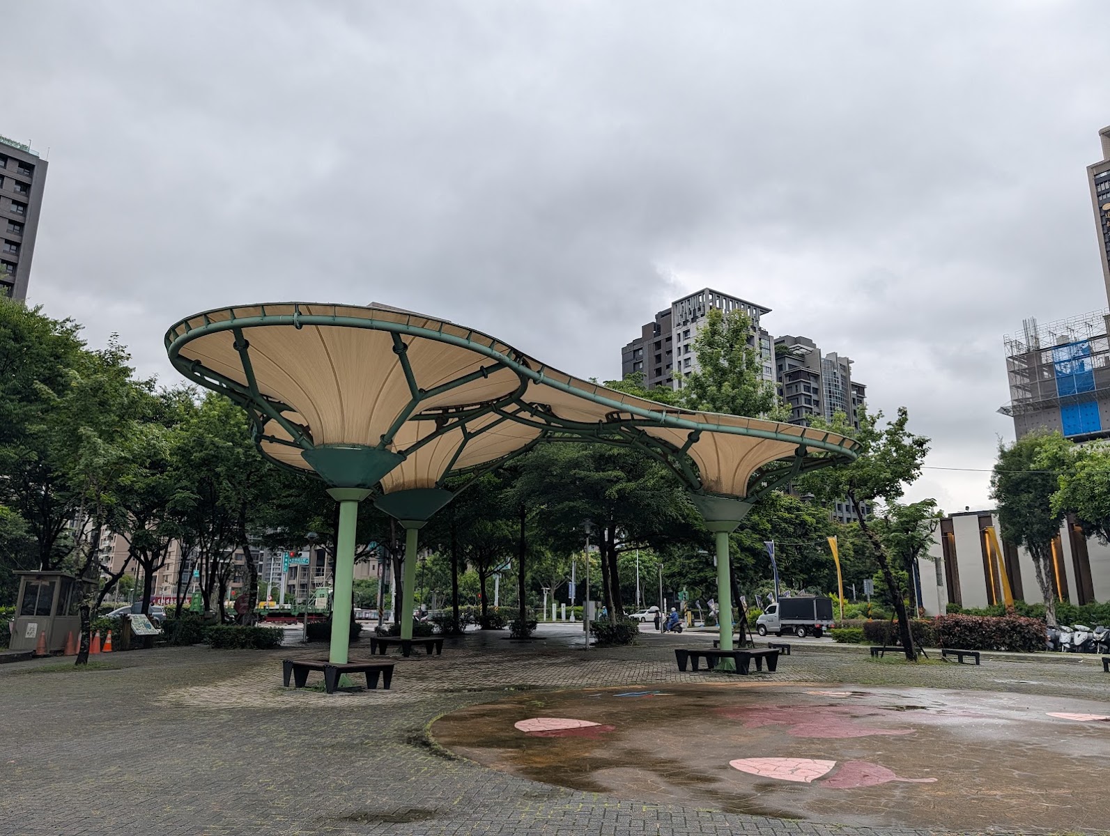 塭仔底濕地公園造型遮陽棚裝置