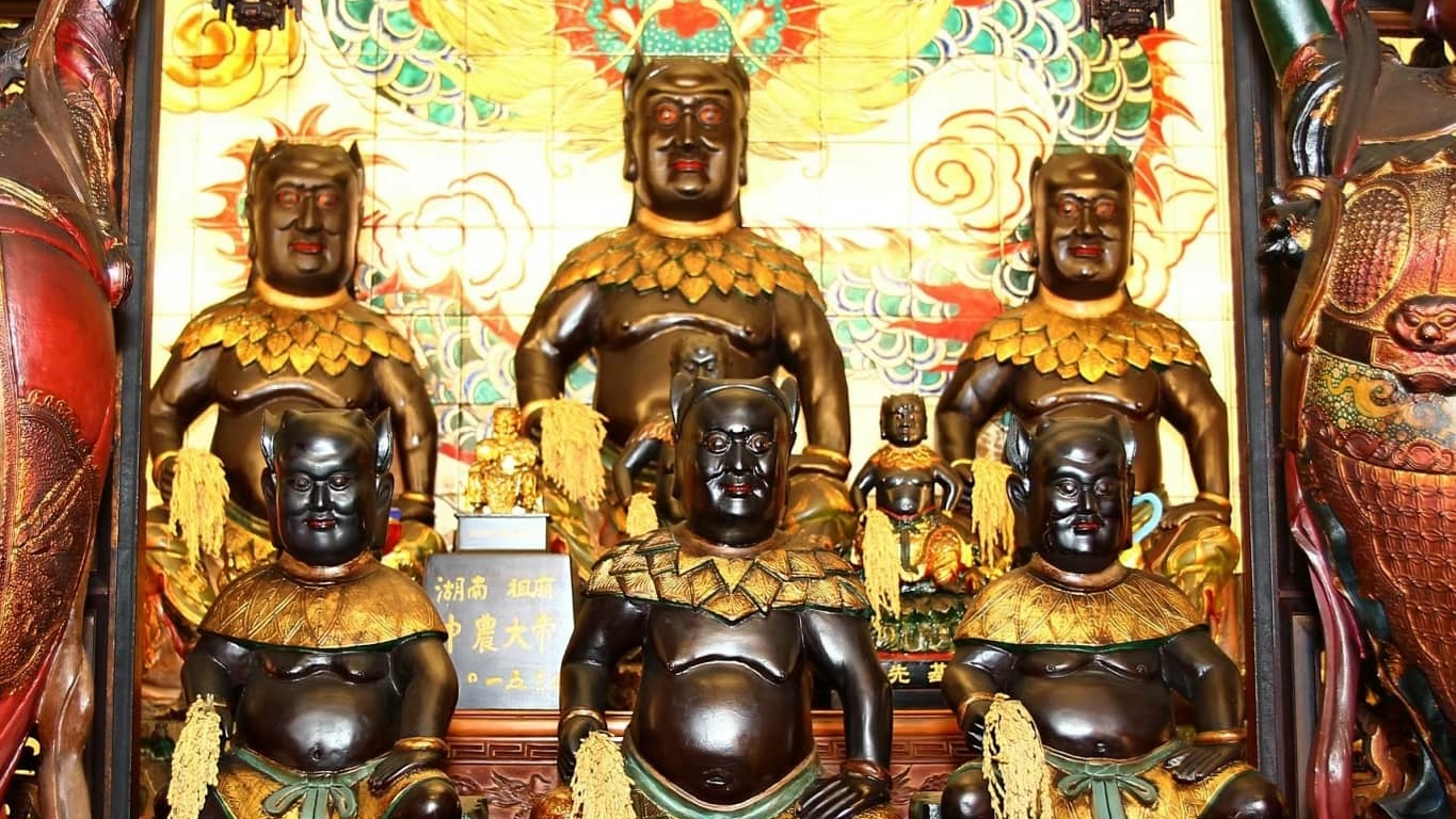 竹南五穀宮神農大帝金身坐像
