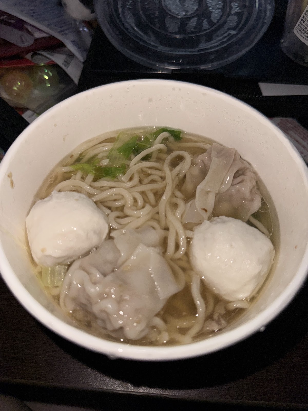 武家乾麵餛飩乾麵加貢丸清爽湯頭