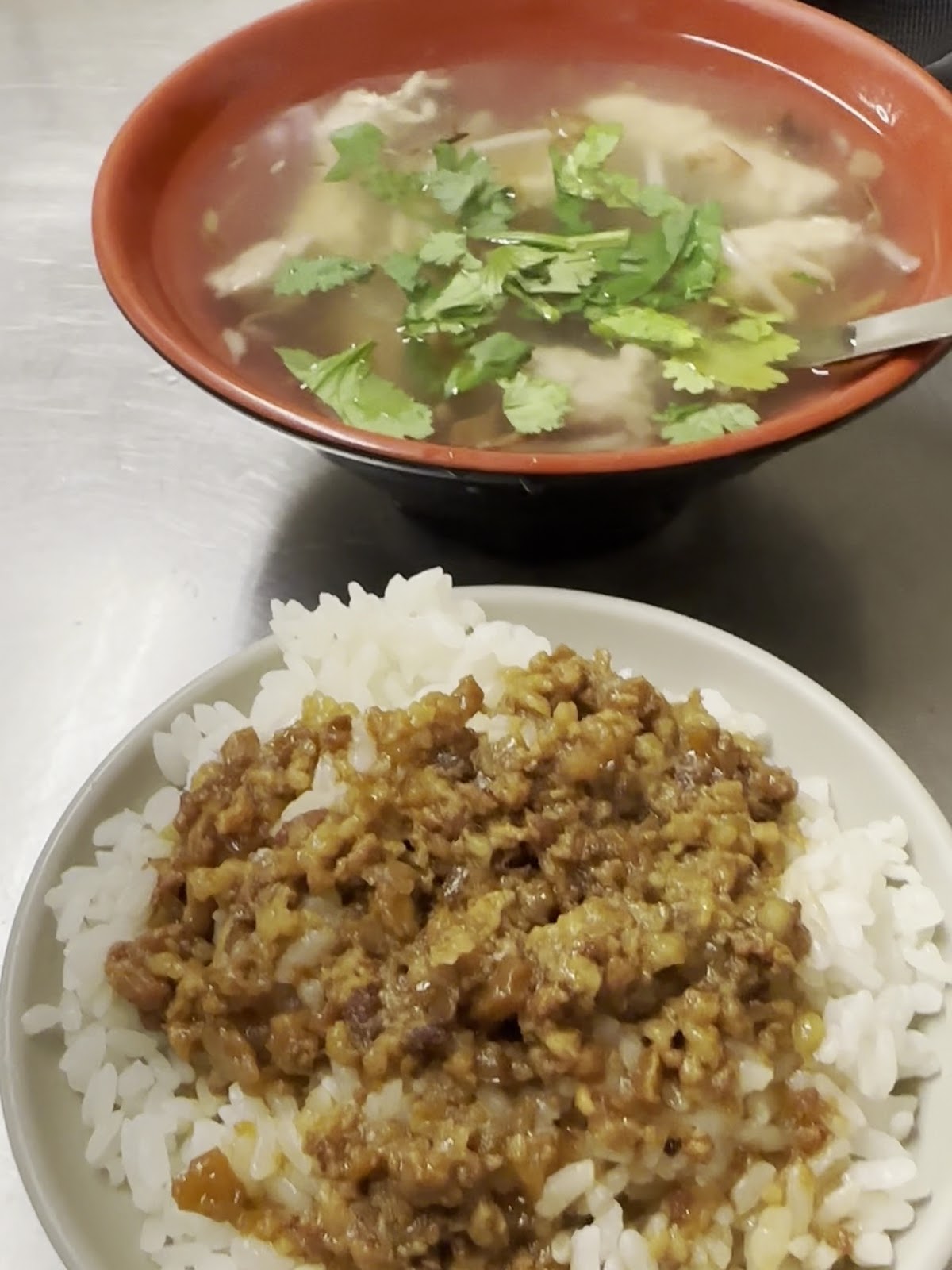 阿金老圓環魯肉飯特寫與赤肉焿湯