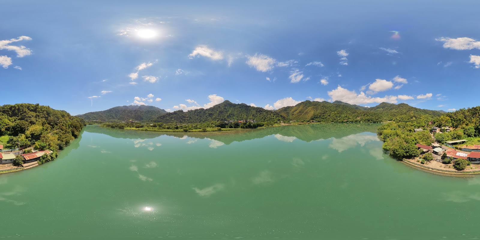 廣興河濱公園濛濛湖360環景，群山環抱藍天白雲倒影