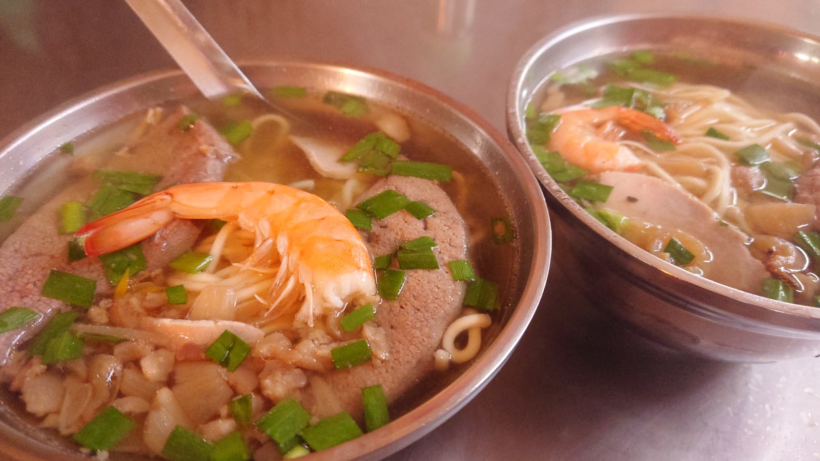 金花點心攤切仔麵鮮蝦特寫