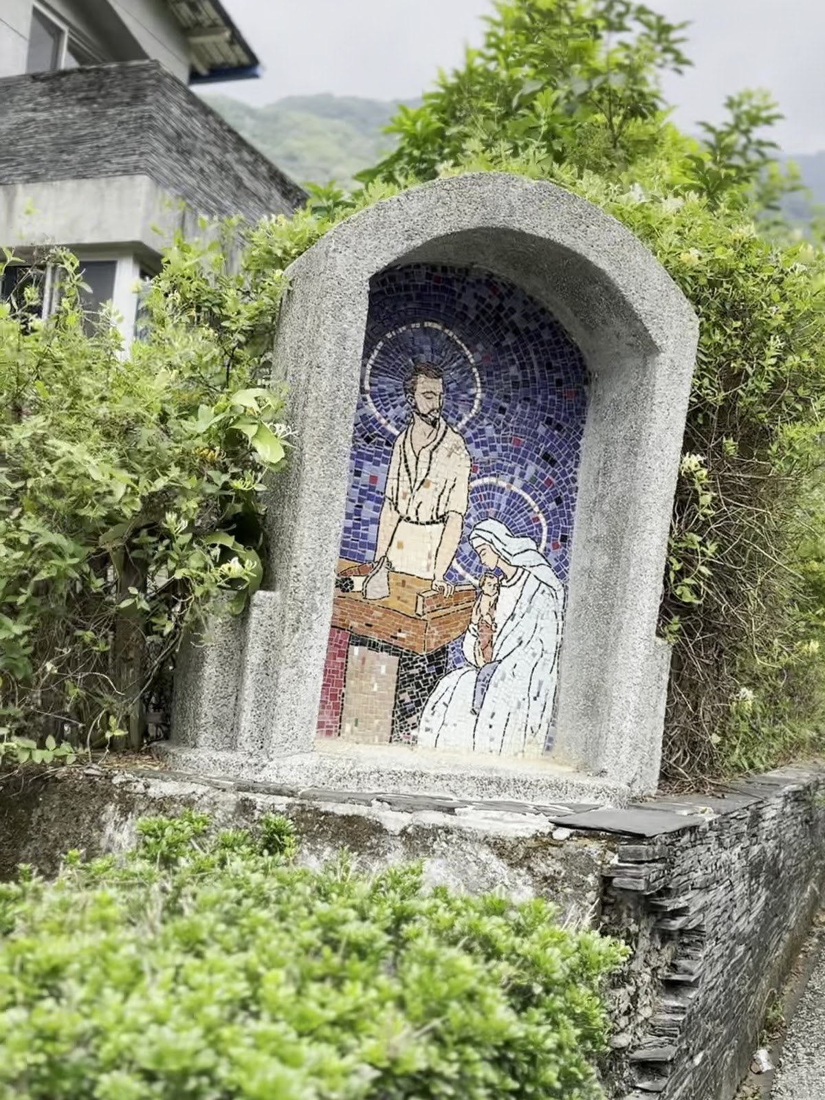 地利天主堂庭院聖若瑟聖母馬賽克壁龕 地利天主堂庭院聖若瑟聖母馬賽克壁龕