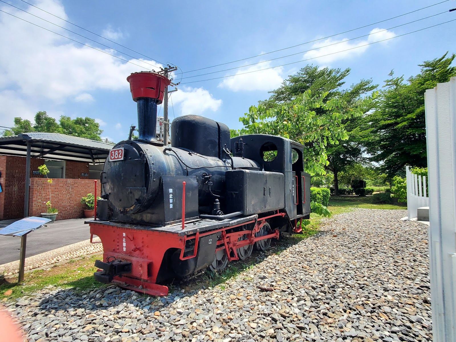 新營鐵道文化園區展示黑色蒸汽老火車頭382號