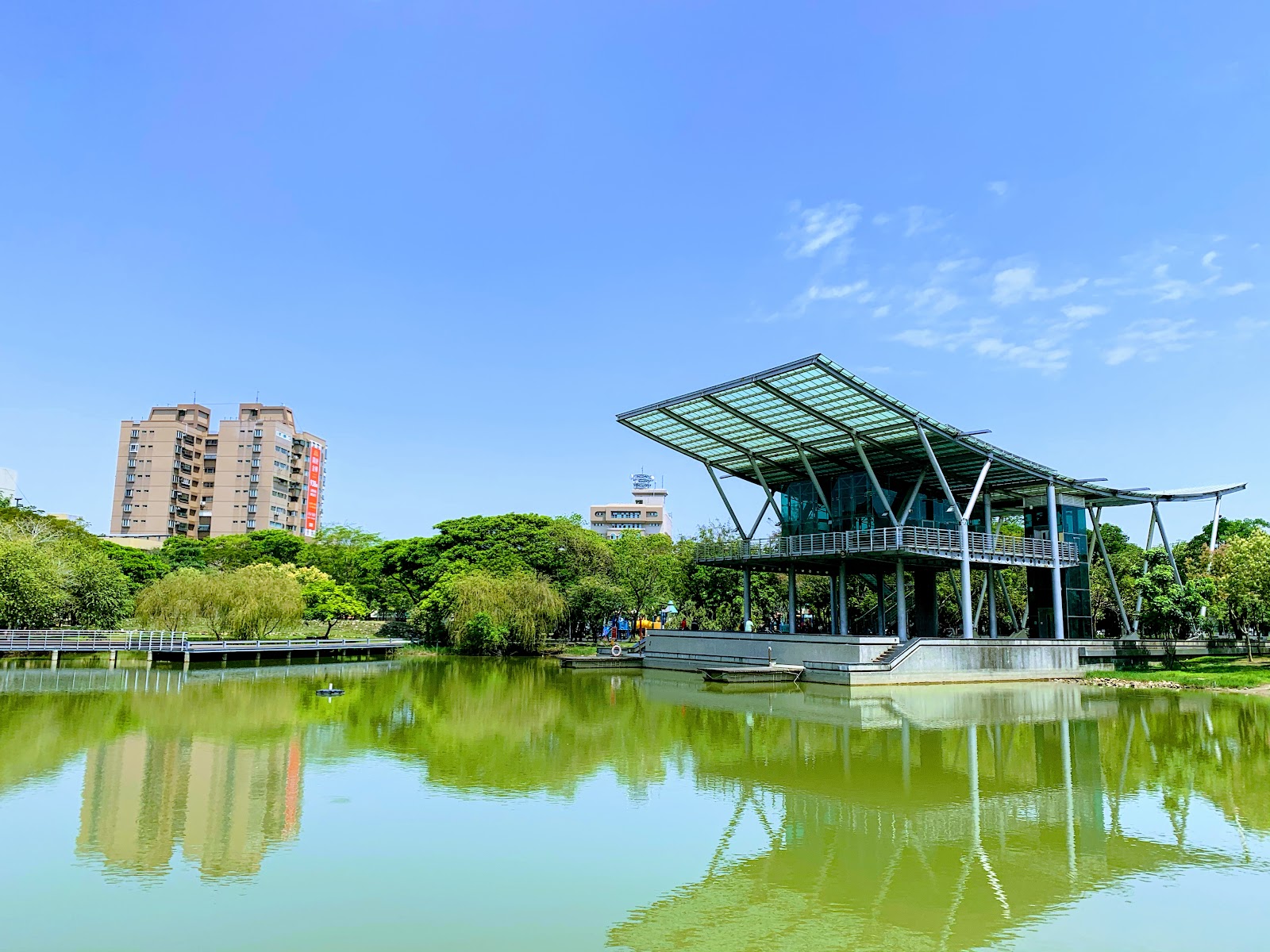 南瀛綠都心公園湖畔景觀平台