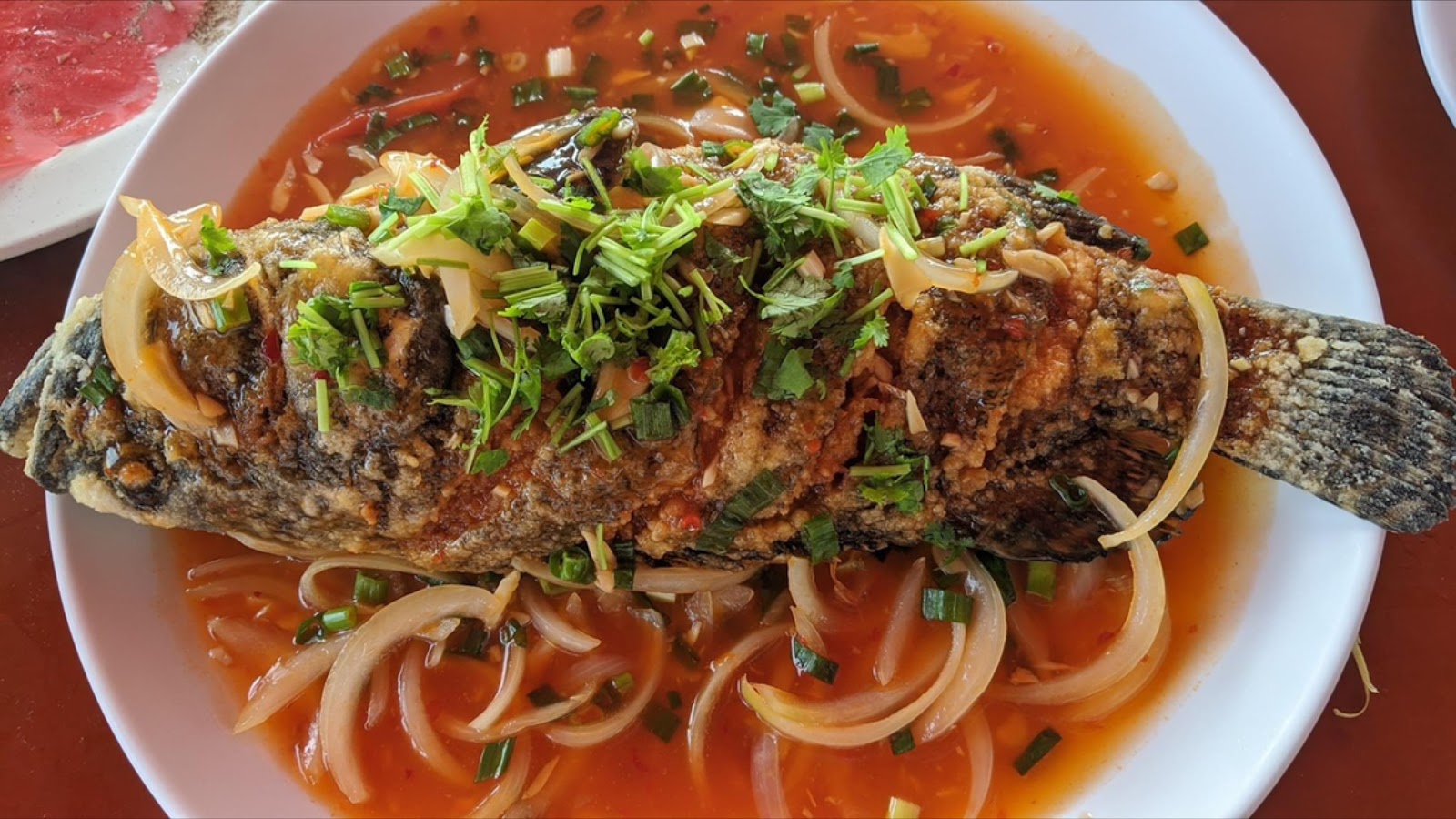秋雄鮮魚小吃招牌酥炸活魚佐糖醋醬汁