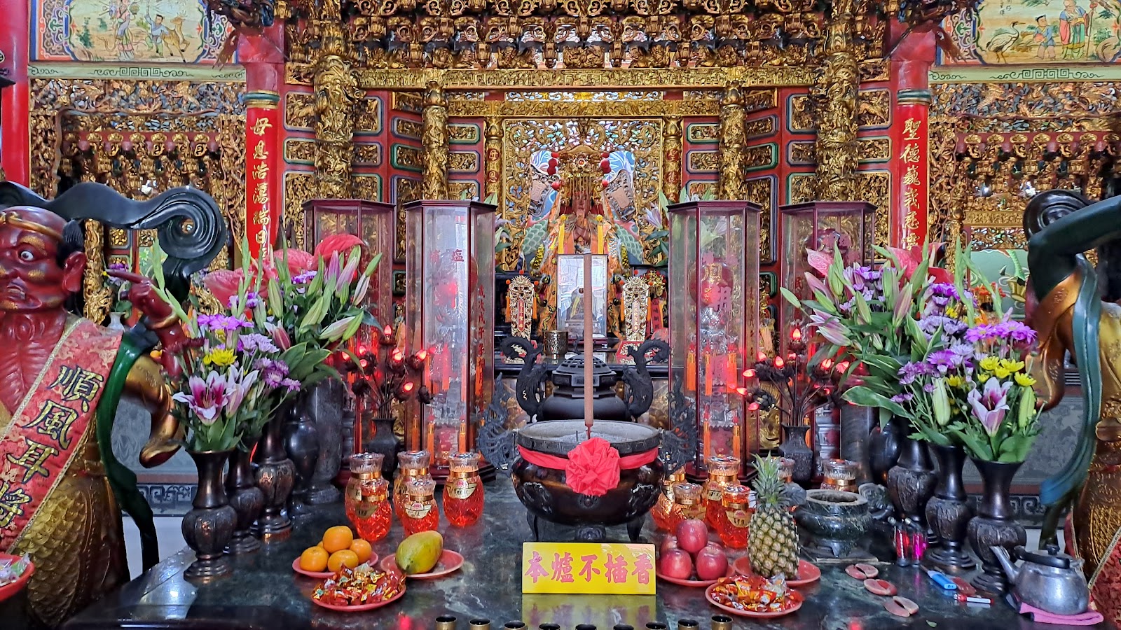 鹽埔朝鳳宮正殿媽祖神龕