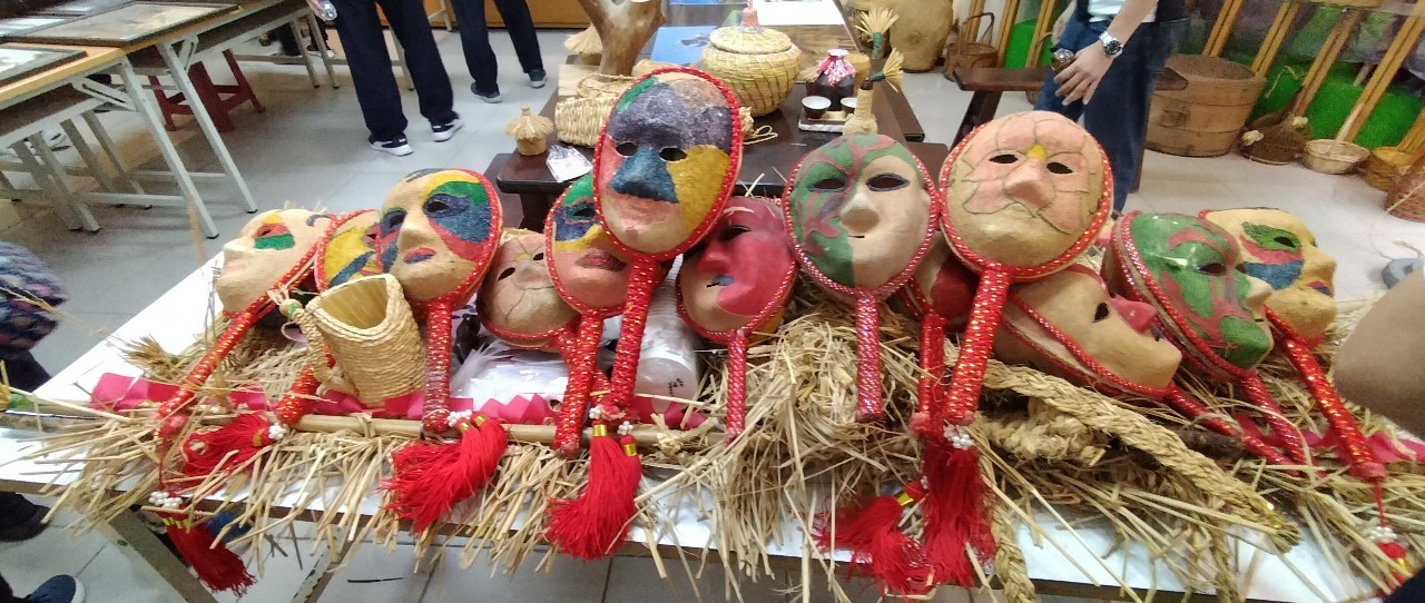 珍珠社區稻草工藝館彩繪稻草面具展示 宜蘭冬山