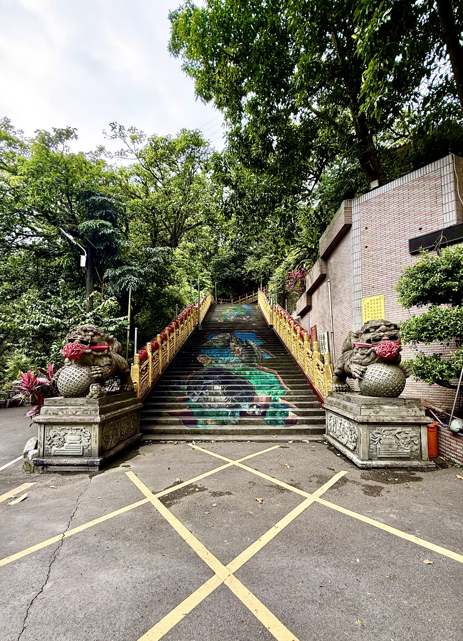 鶯歌碧龍宮龜公廟登山口階梯