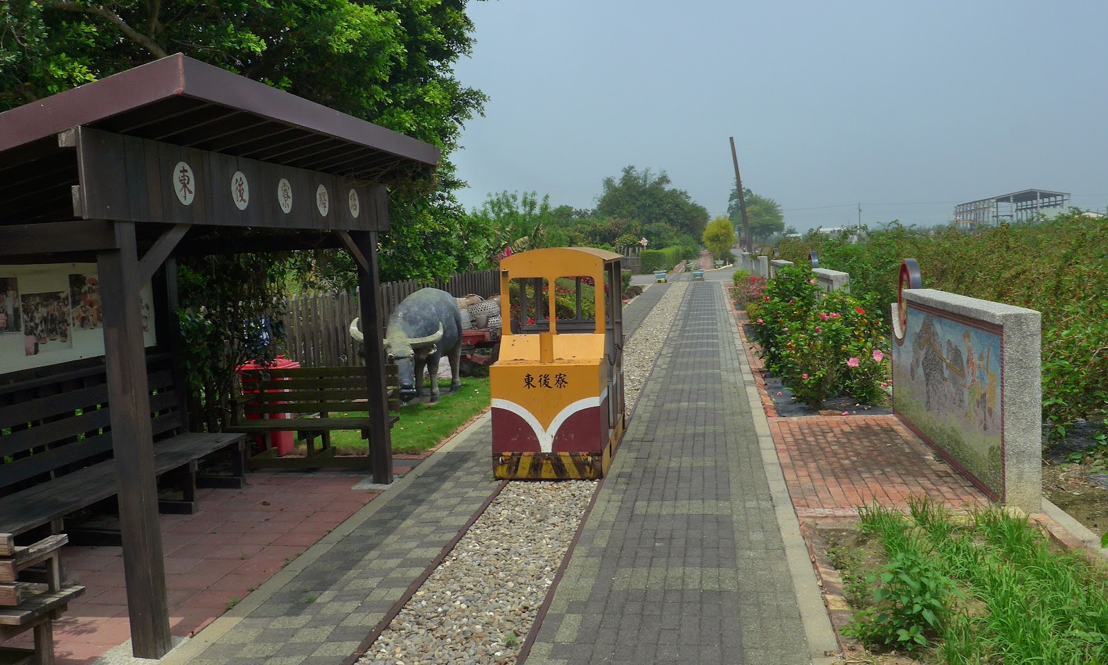 東榮村火車頭公園涼亭與水牛裝置