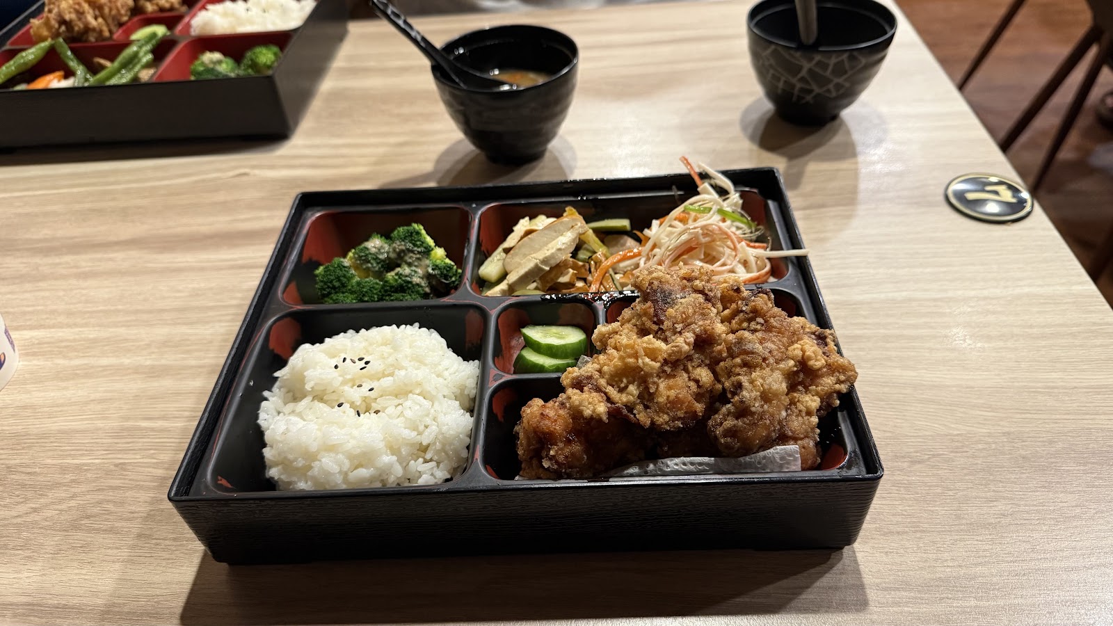 藤井屋人氣唐揚雞定食便當特寫