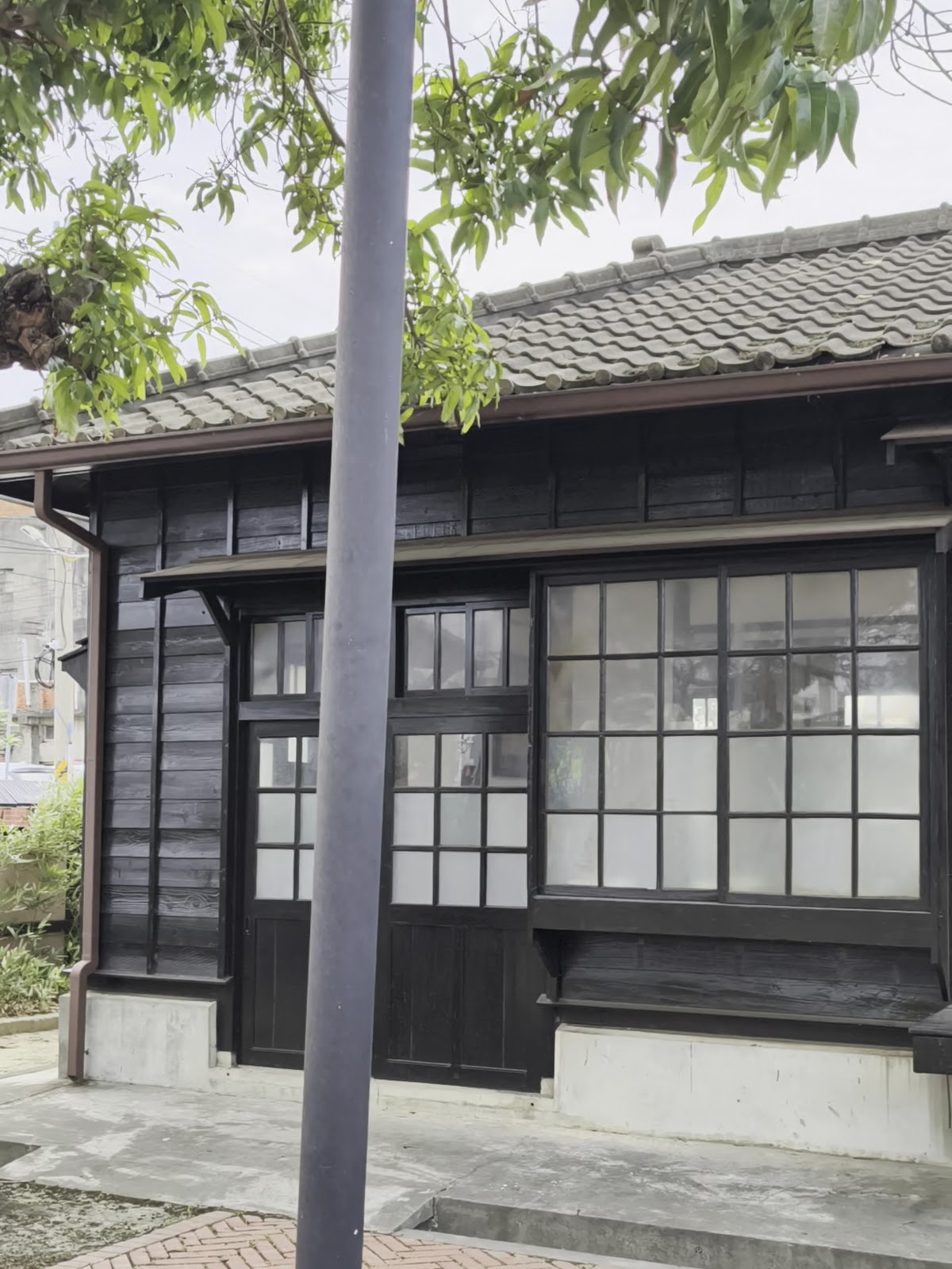 山腳國小日治後期宿舍群白天建築正面