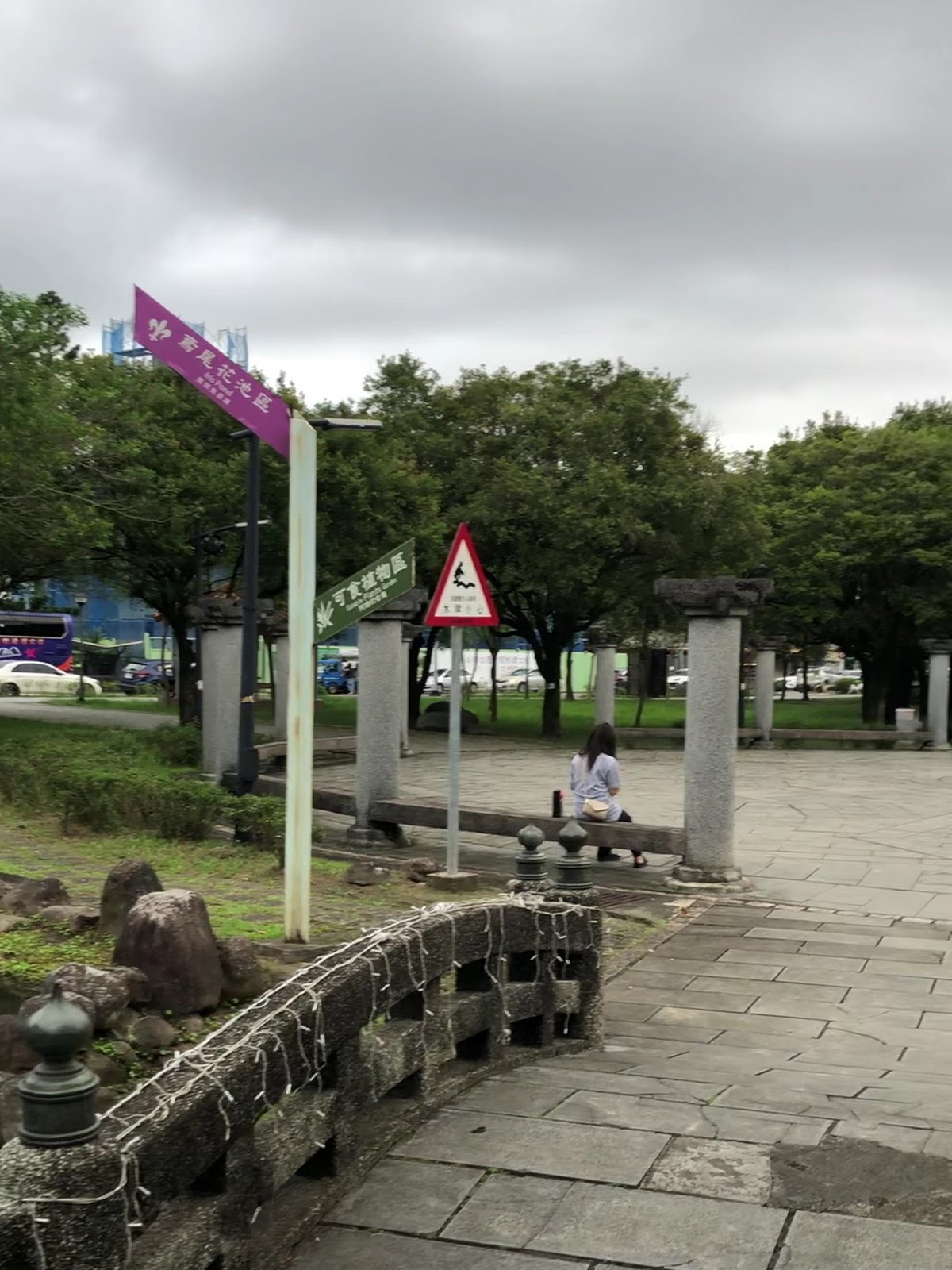 員山公園入口光廊石橋景觀