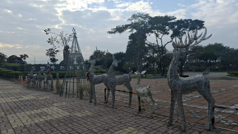 噍吧哖紀念公園內的麋鹿造型節慶裝置藝術