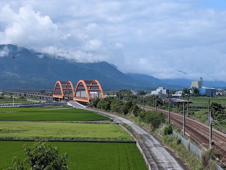 客城鐵橋火車通過畫面