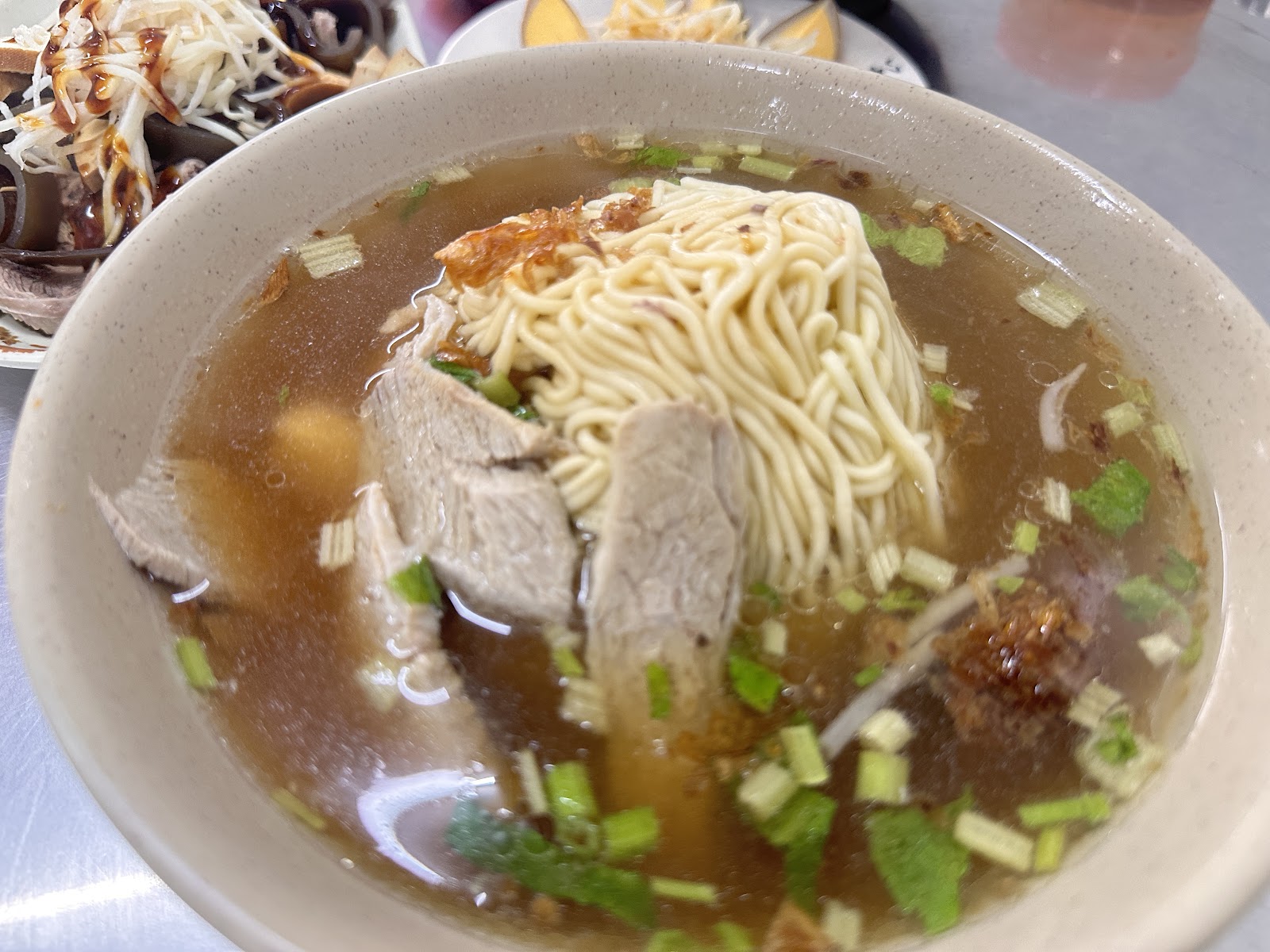 玉里麵湯麵肉片蔥花