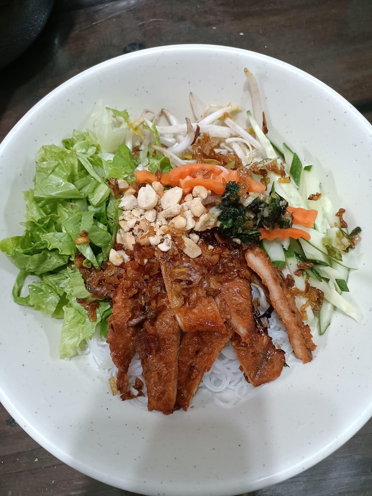 紅雲越南小吃烤豬肉米線，雲林東勢鄉