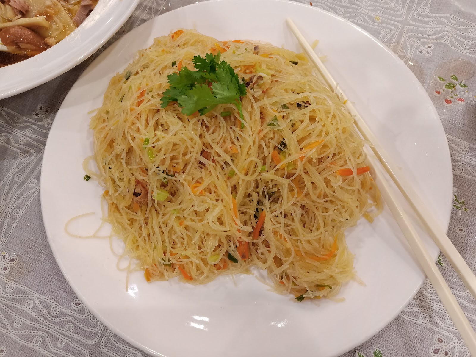 力馬生活工坊招牌金瓜炒米粉，南瓜香氣濃郁