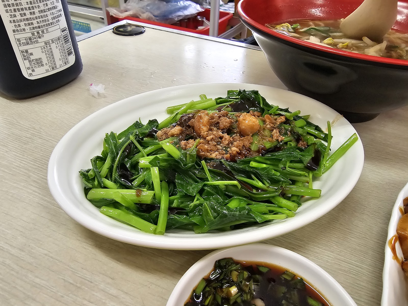 翔哥小吃炒地瓜葉肉燥與湯麵餐點
