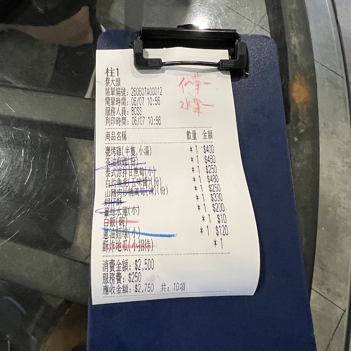 店內特色泡泡水牆造景