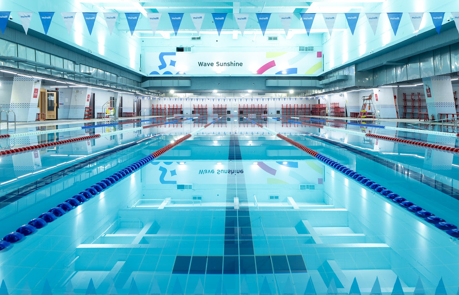 台北中正運動中心室內溫水游泳池八線道空景