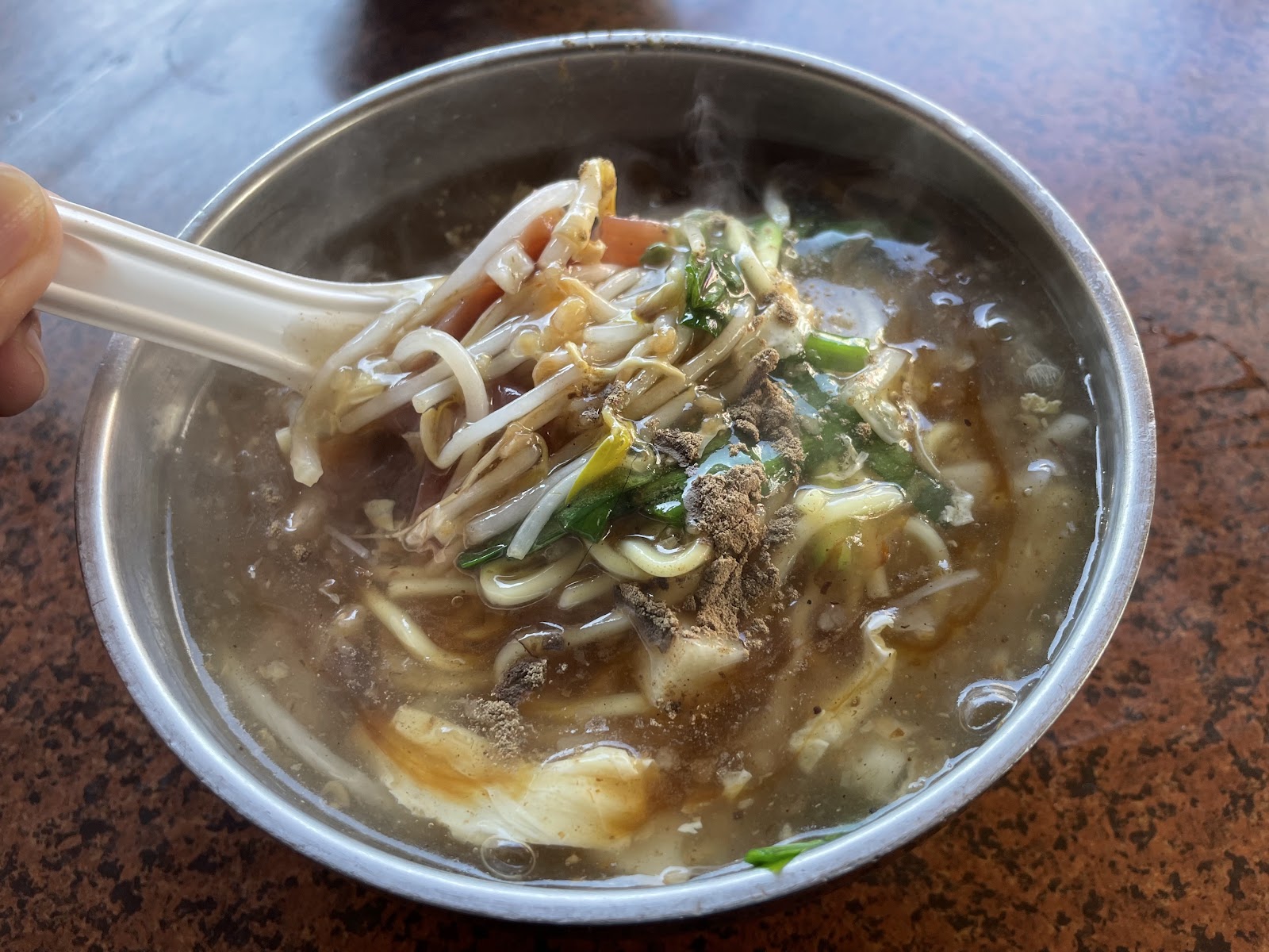 卓蘭市場熱湯麵條特寫