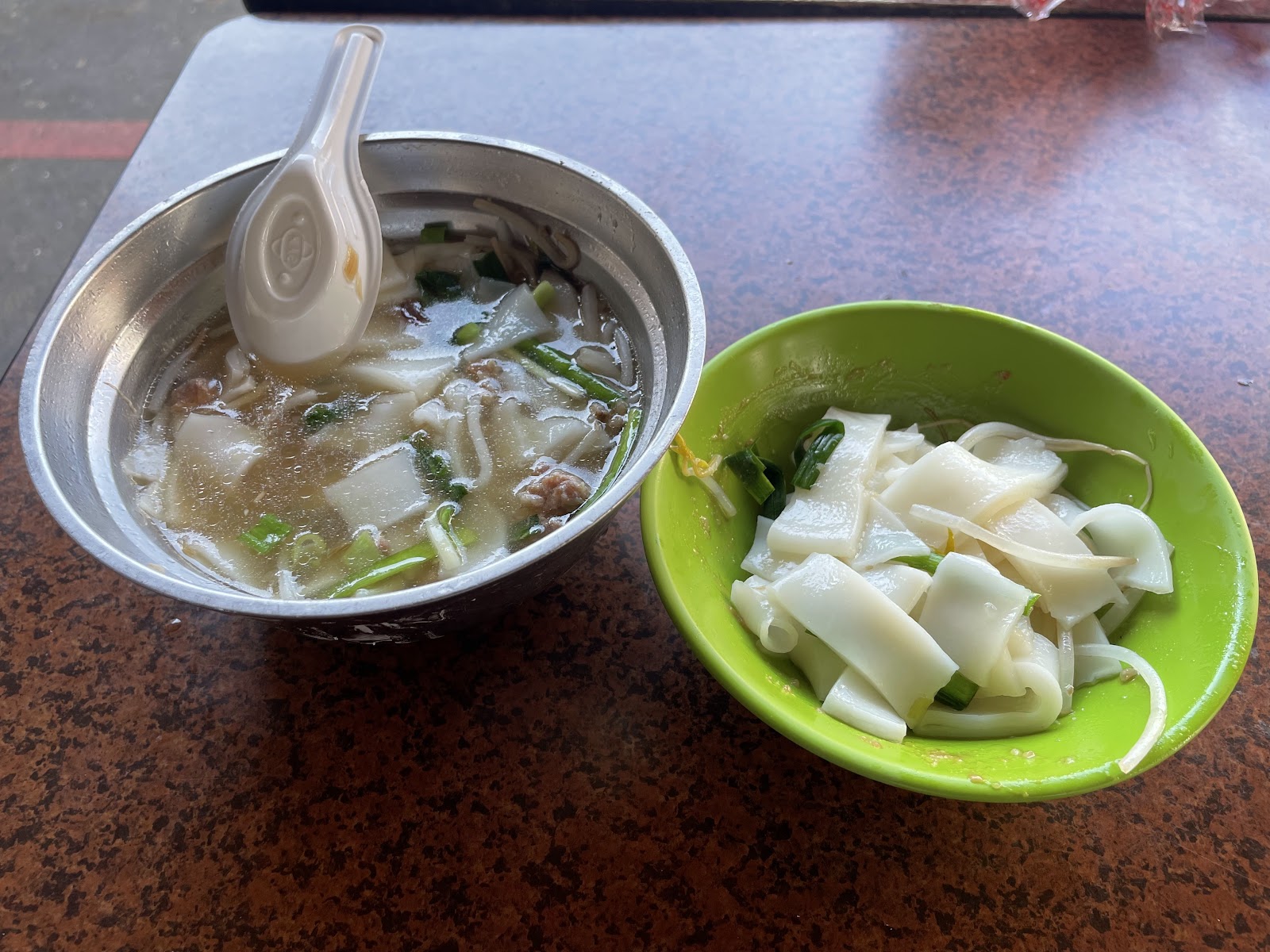 卓蘭市場粄條湯