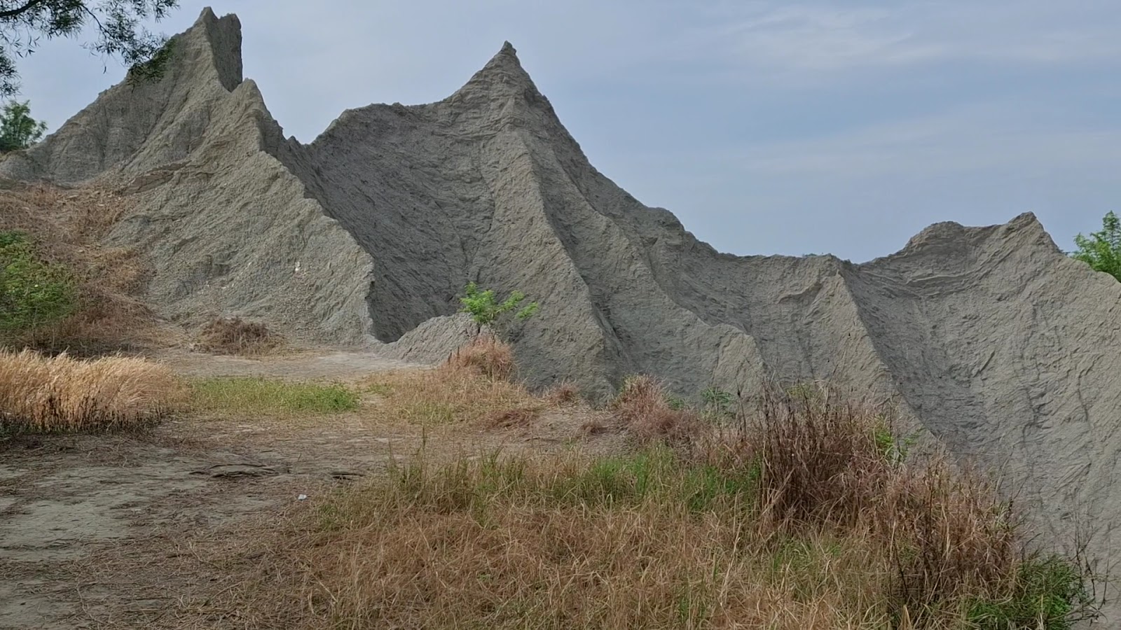 台南左鎮草山月世界鋸齒狀泥岩峰脊近景