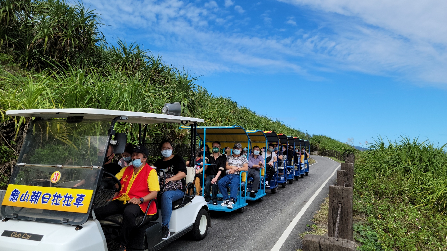 龜山朝日園區濱海拉拉車行駛畫面